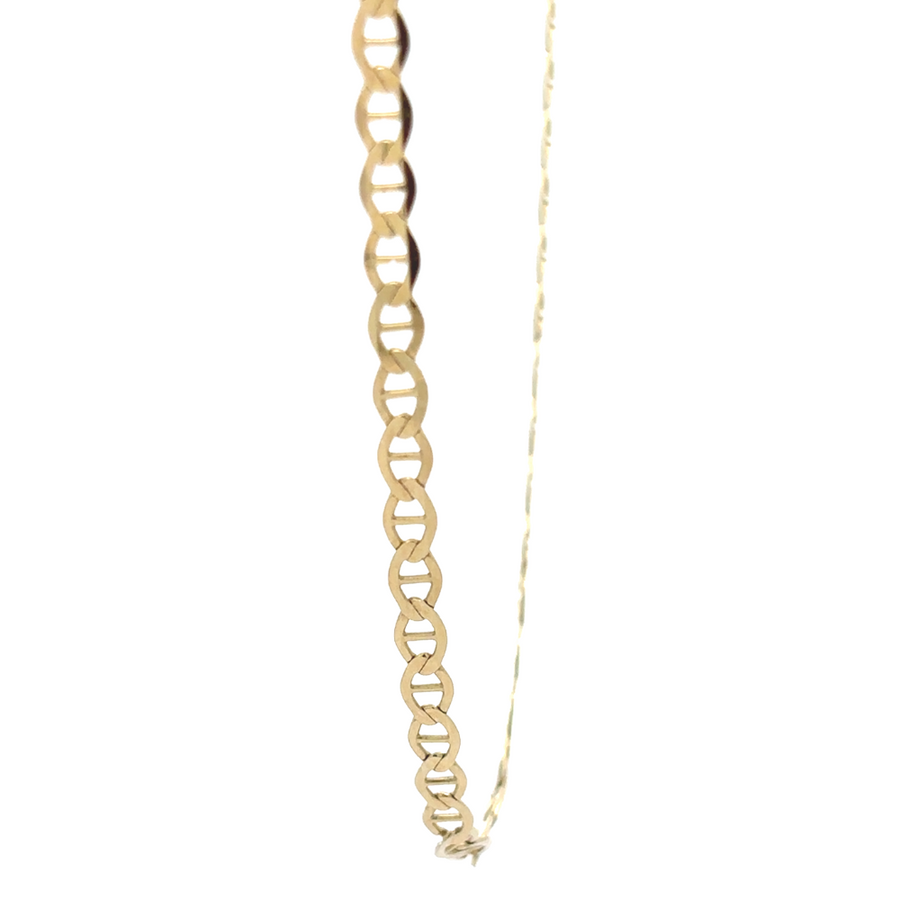 18-inch 10k gold chain on a model’s neck, highlighting its classic and minimalist style.