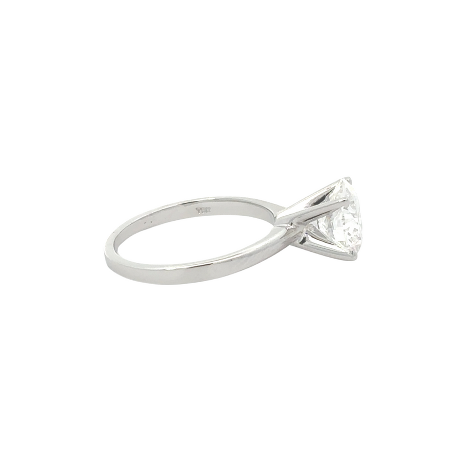 Close-up of 2.00 CT lab diamond on polished white gold band