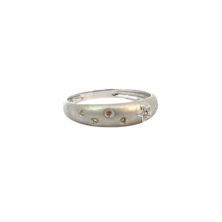 Elegant women’s rings set with mixed gold tones