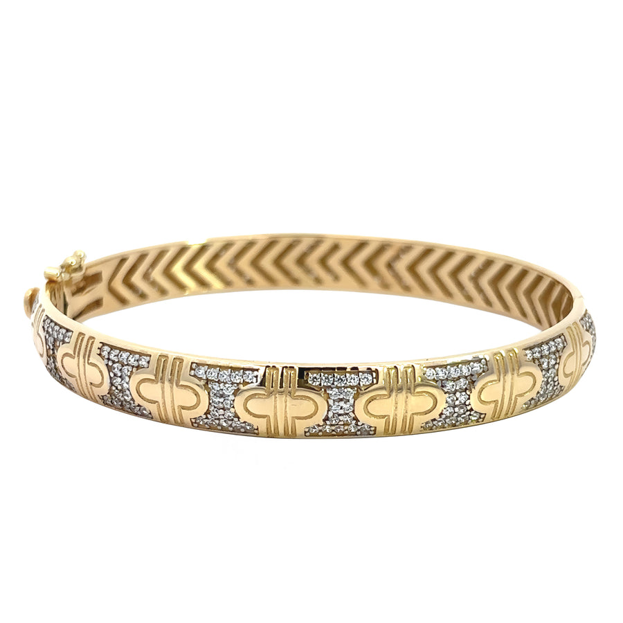 Woman wearing 14k gold bangle on wrist