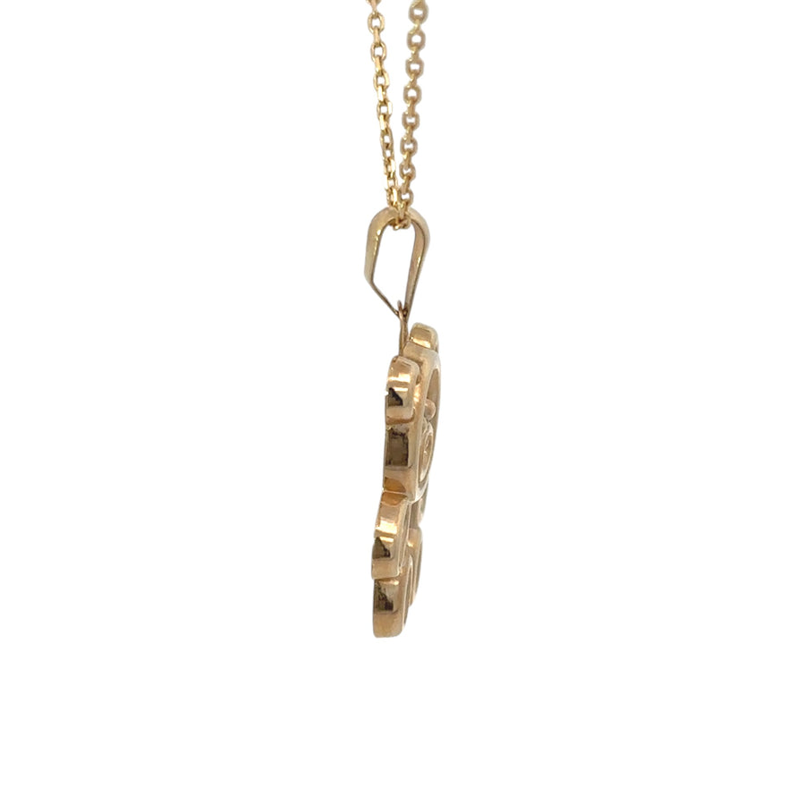Charming bear-shaped pendant in solid gold