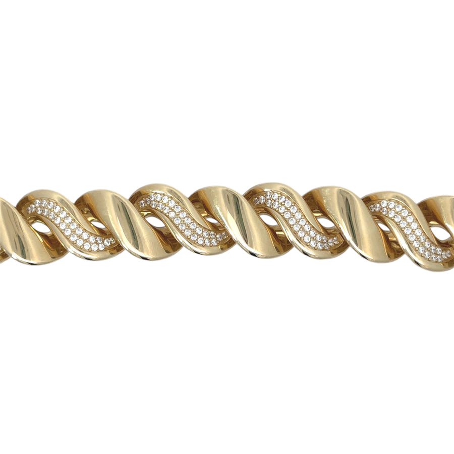 Woman wearing a timeless 14k gold bracelet on wrist