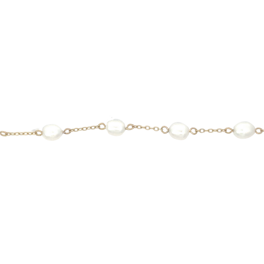Elegant women’s bracelet with pearls and gold chain