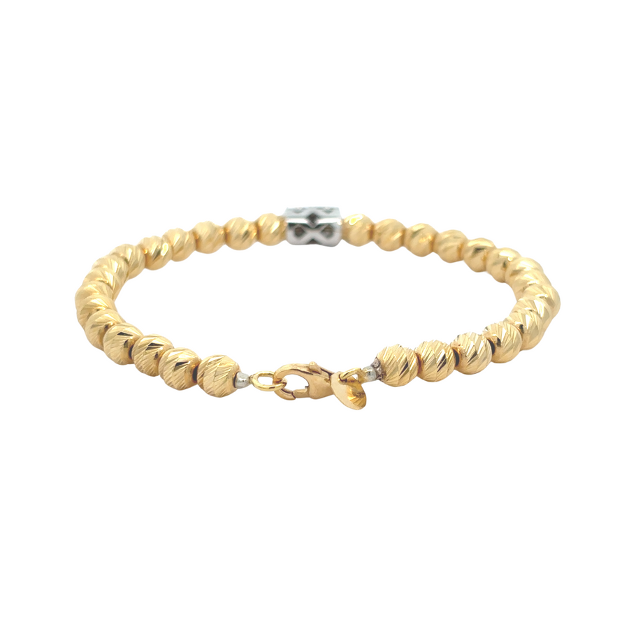 Compact 5.3 cm gold bracelet on neutral background