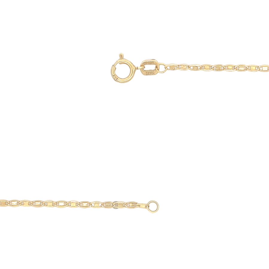 Unisex gold necklace worn solo for everyday style