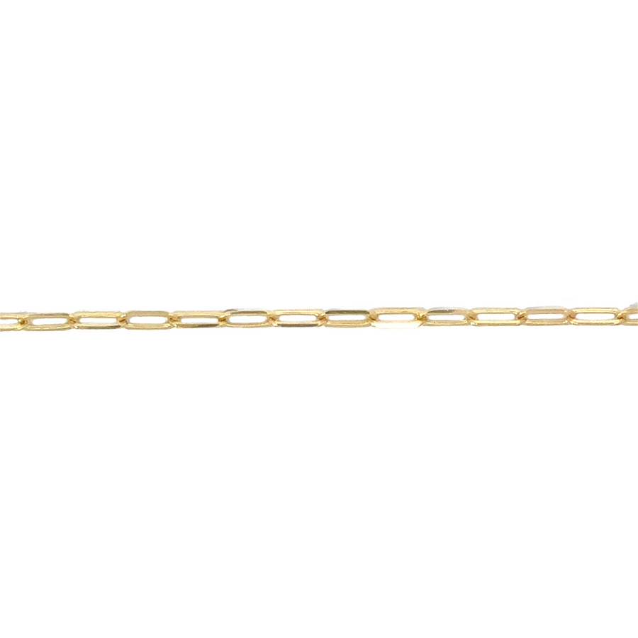Model wearing 14k gold chain, highlighting its versatility and elegance