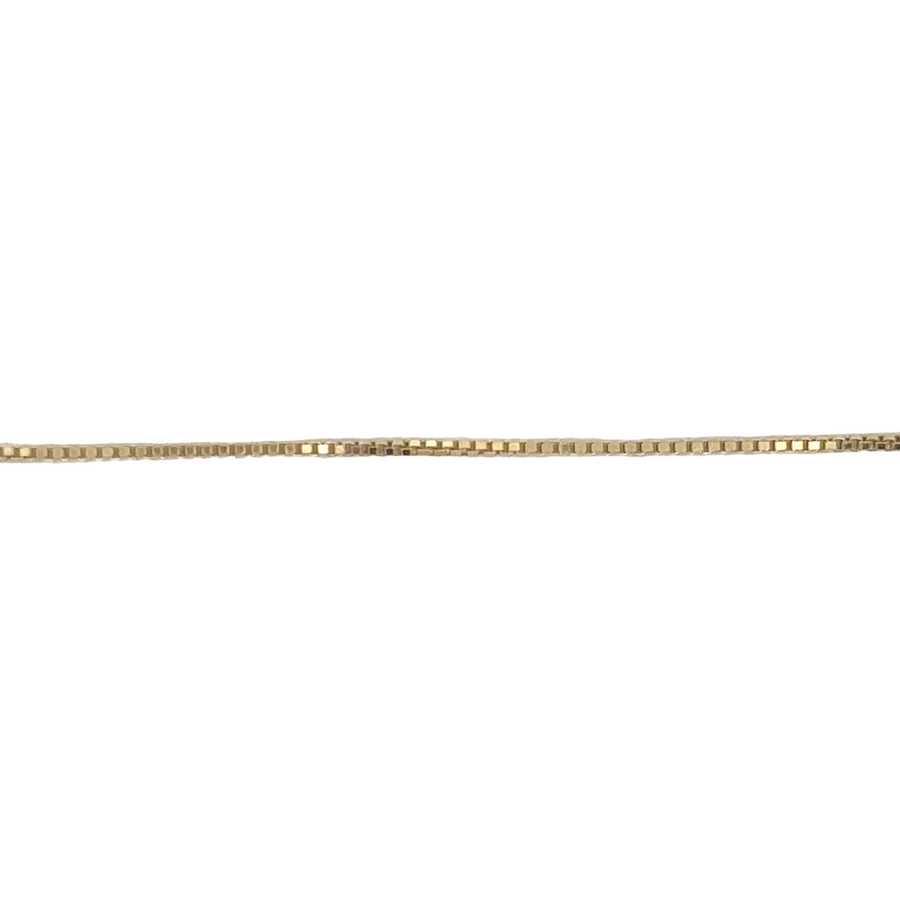 Minimalist unisex gold chain with polished finish