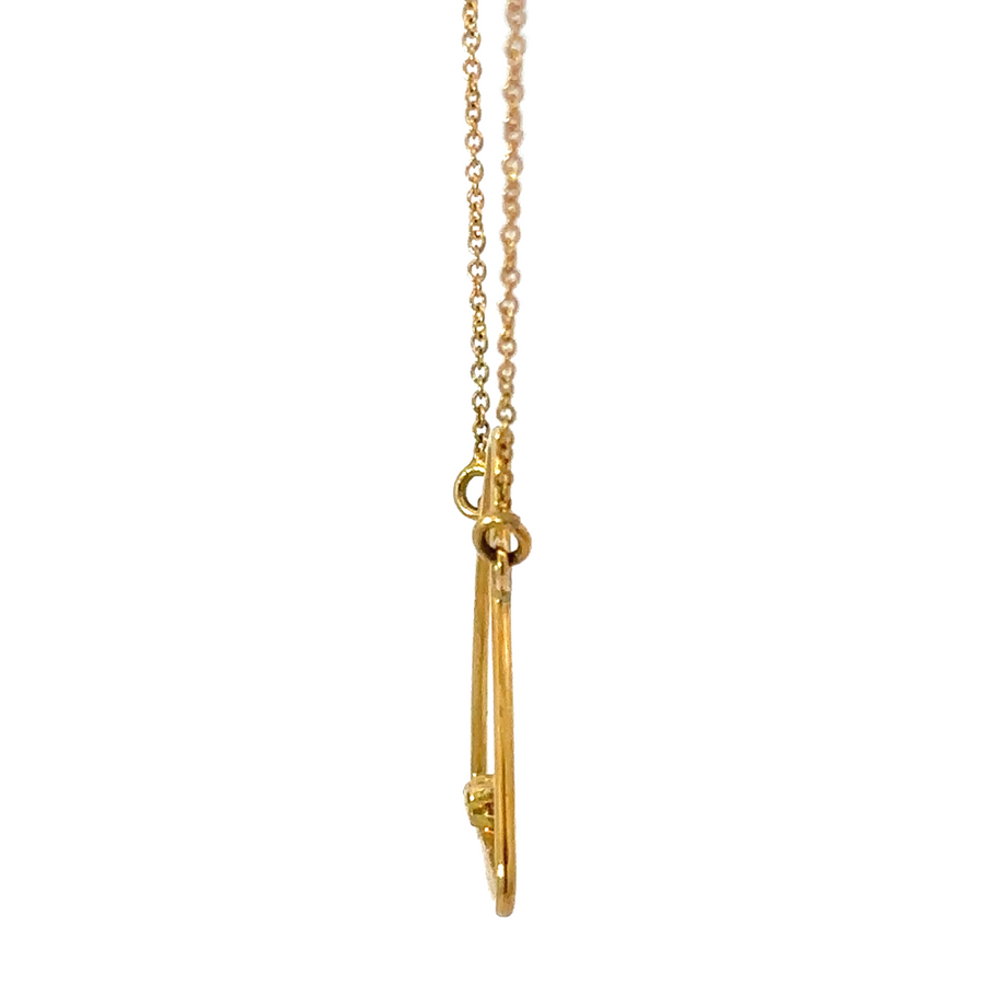 Elegant 17-inch gold chain with sparkling diamond pendant