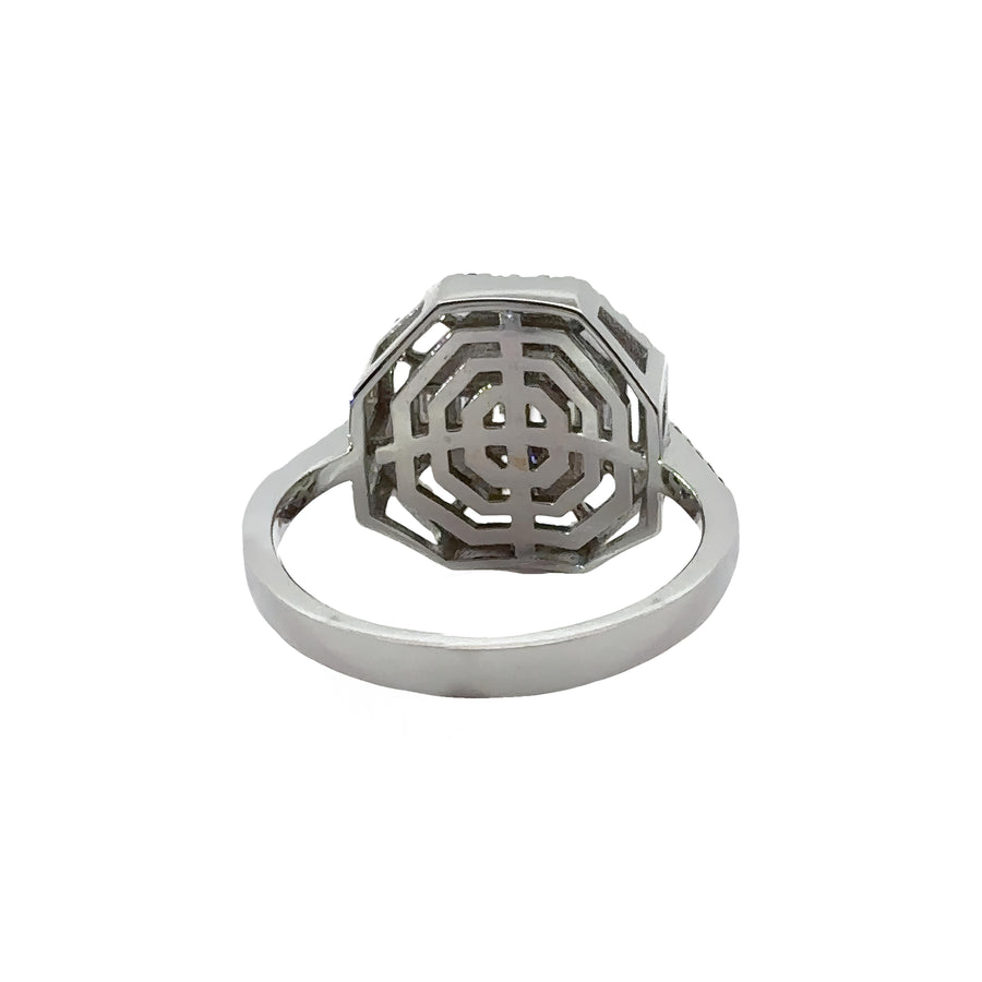 Women's ring in 14k gold with sparkling diamond detail