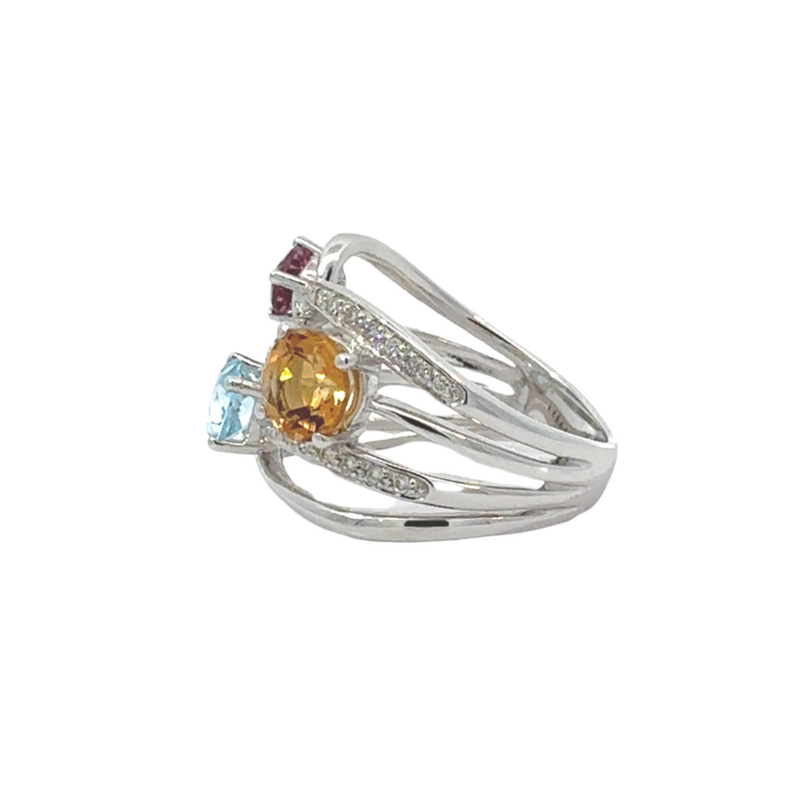 Brilliant diamond accents on a 14k gold ring – perfect for any occasion