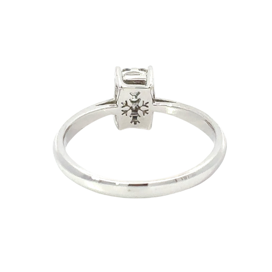 Luxury 14k gold ring with sparkling diamond details