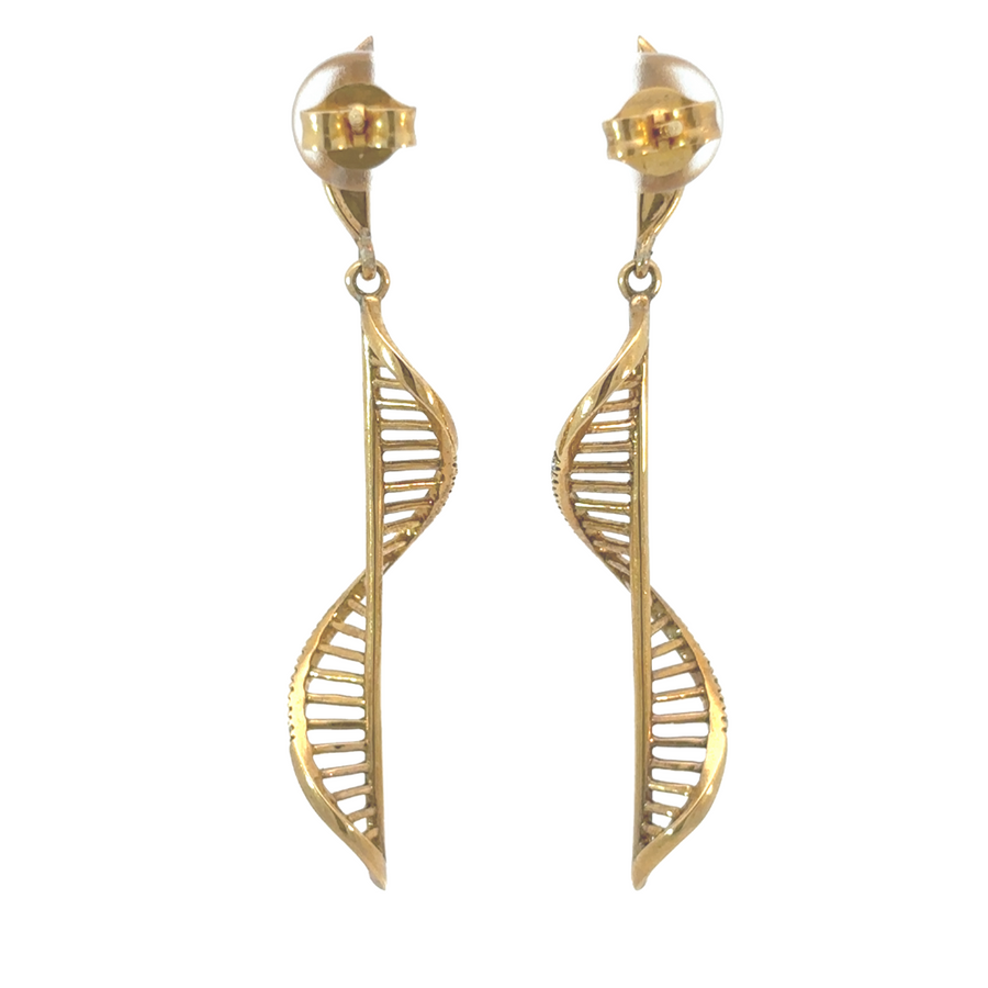 Ring-shaped gold pendant with delicate diamond inlays