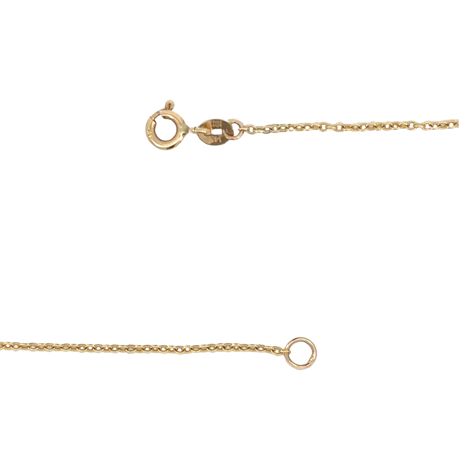 Necklace featuring quartz stones in multiple sizes