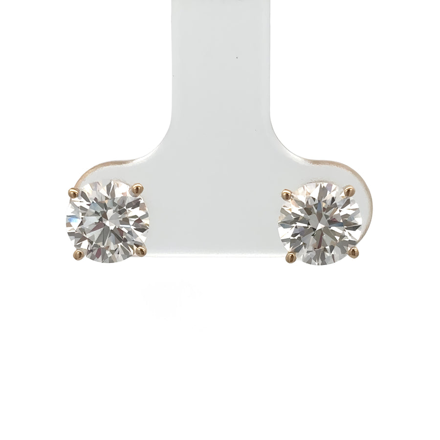 Side view showing the lab diamond set in gold