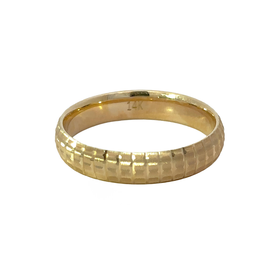 Side view of 14k gold men’s ring with faceted surface