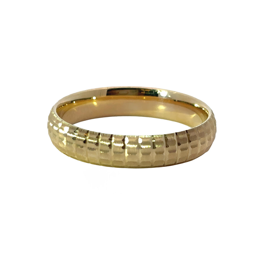 Close-up of faceted design on 14k gold men’s ring