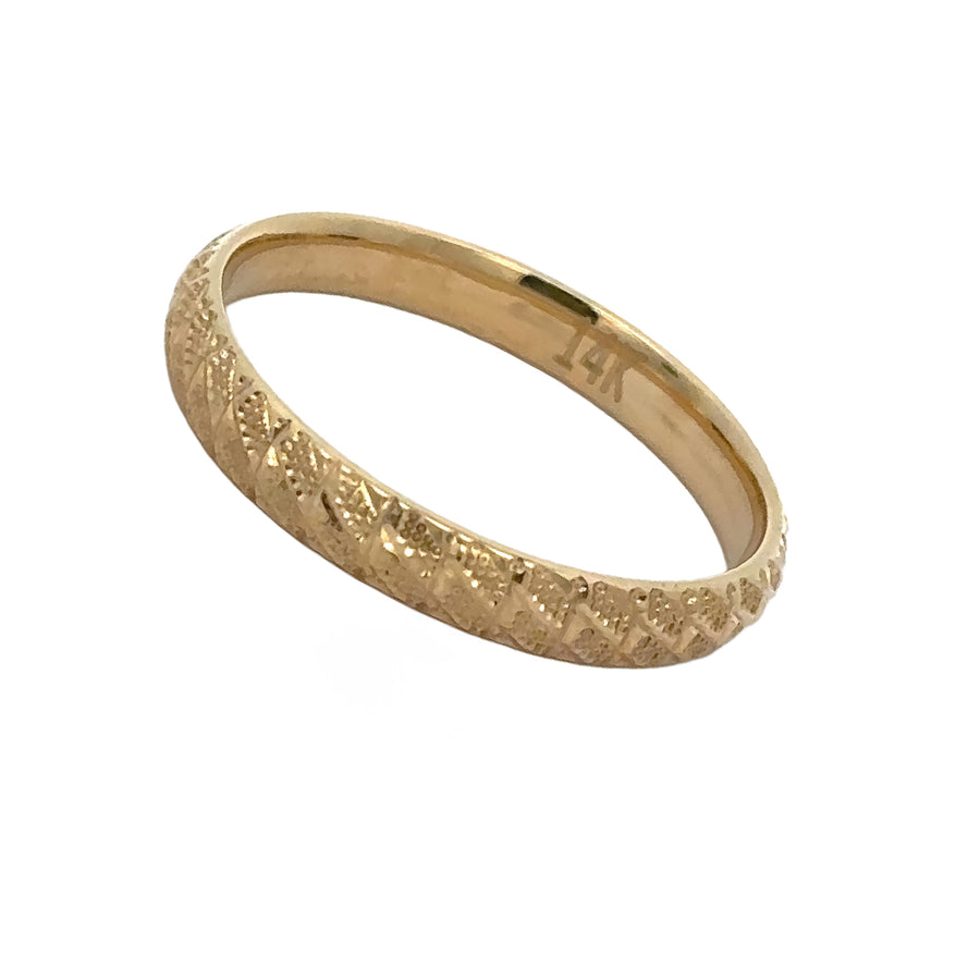 Women’s minimalist gold ring with faceted texture