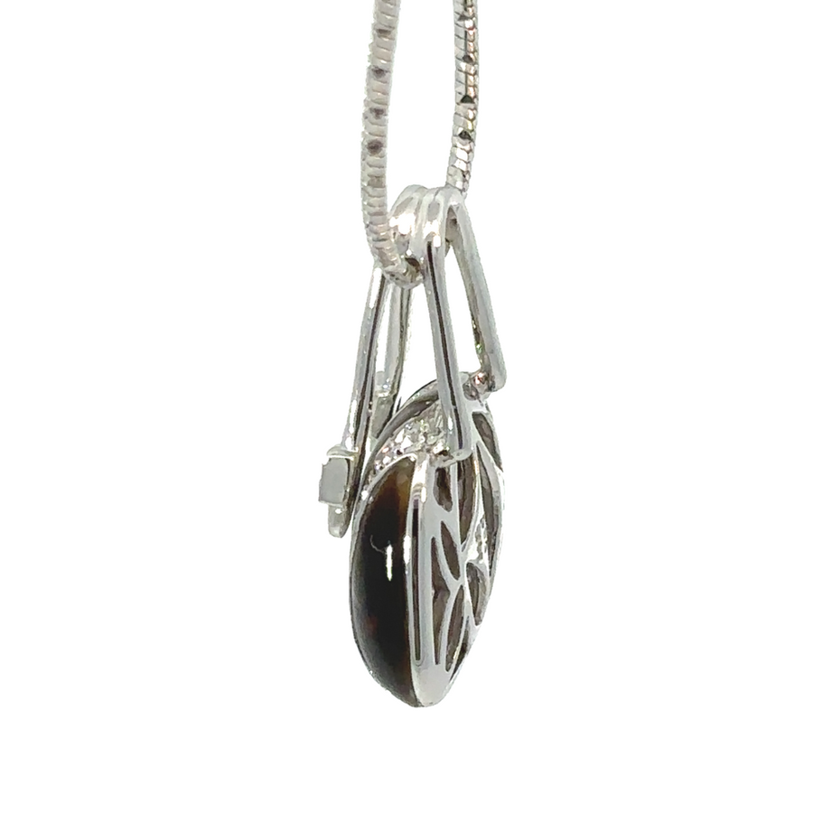 Women’s 14k gold pendant featuring handbag design and diamonds