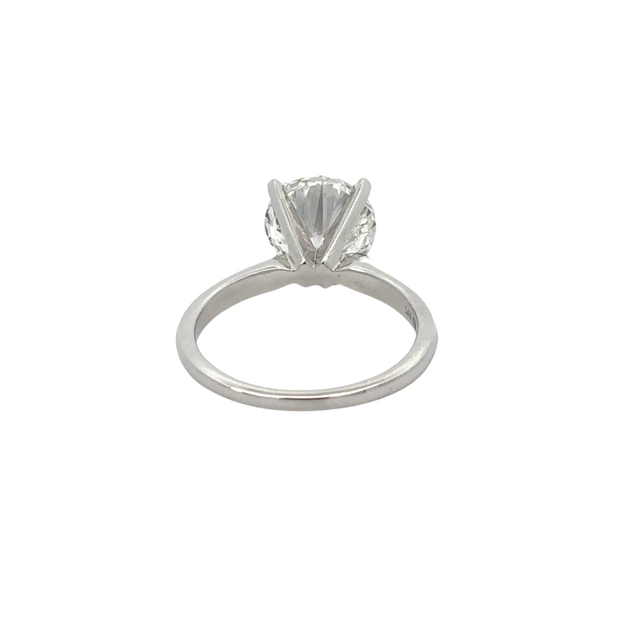 Elegant 3-carat diamond ring for women in 14k gold