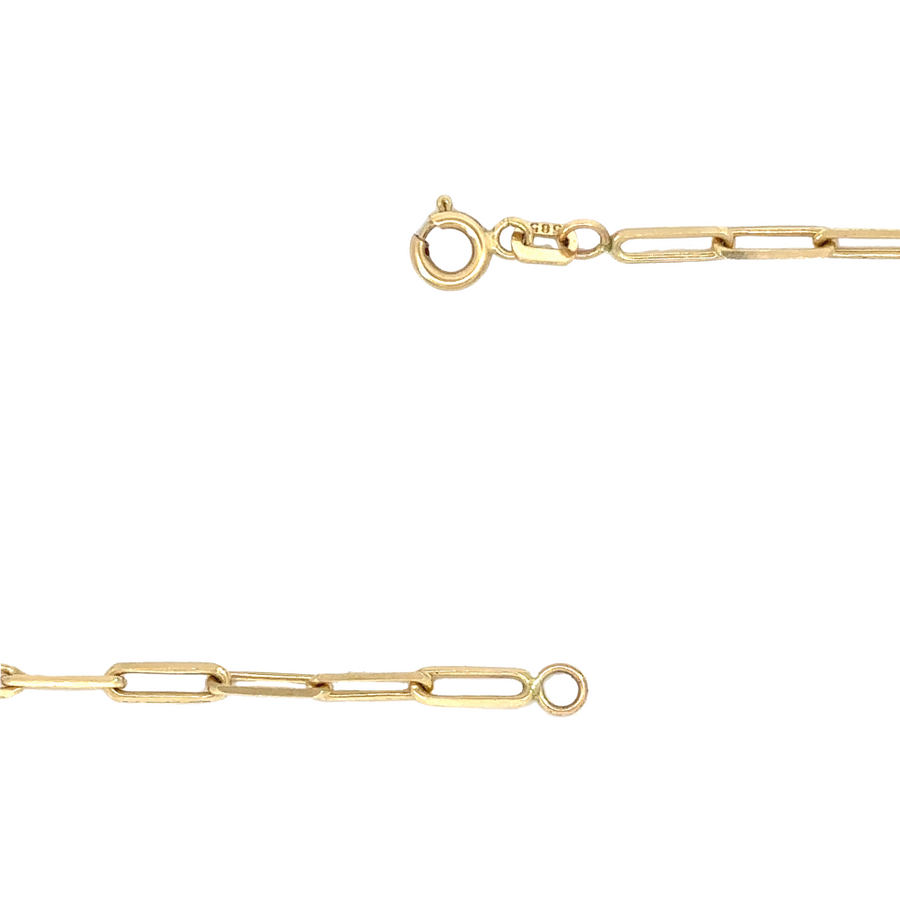 Model wearing 25.75-inch 14k gold necklace styled with casual outfit