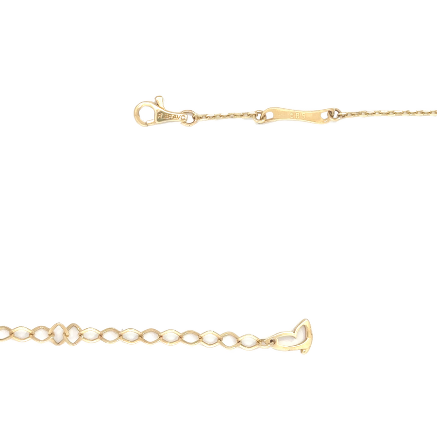 Stylish gold necklace with adjustable length