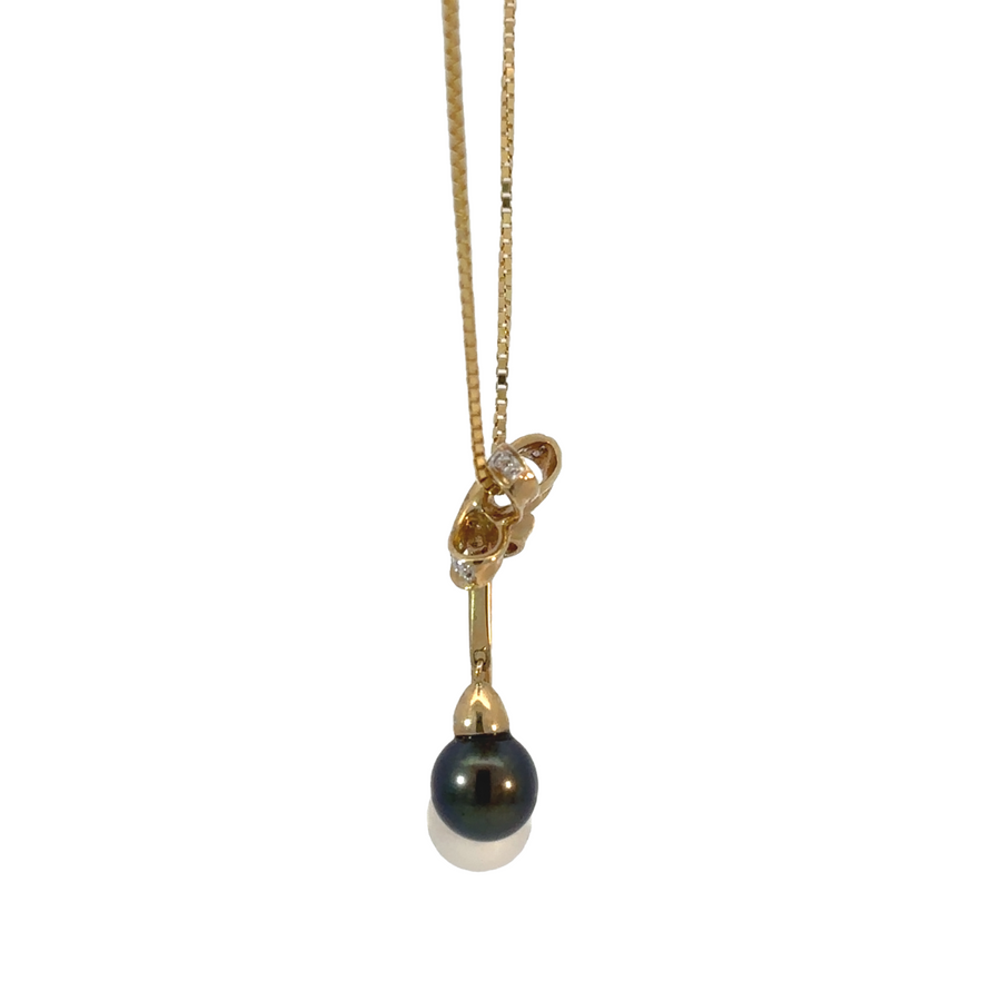 Elegant women’s necklace featuring diamond and pearl on 18.5-inch chain