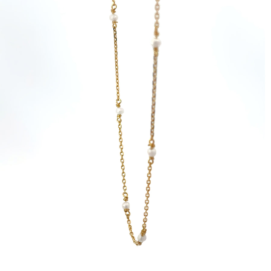 Elegant necklace with pearl set on dainty gold chain
