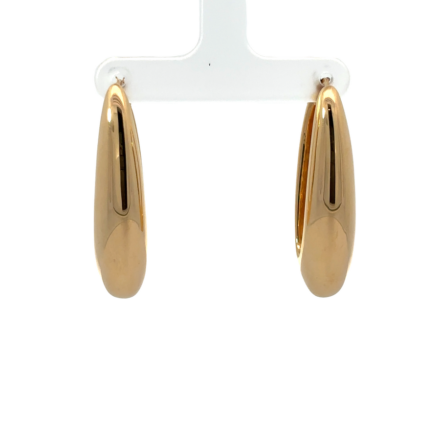 Elegant medium-sized gold earrings with oval shape