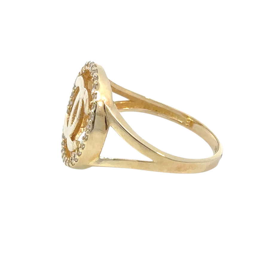 Classic 14k gold ring in size 7, sophisticated design for daily wear