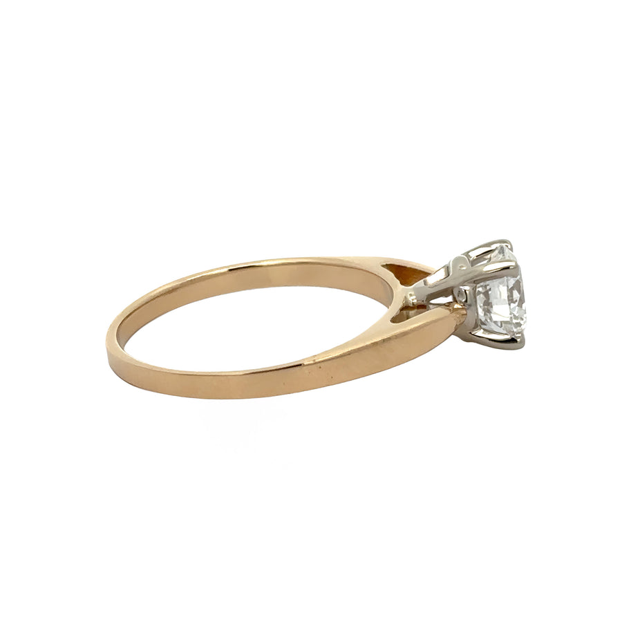 Elegant gold ring featuring ethical 1.04 CTS diamond
