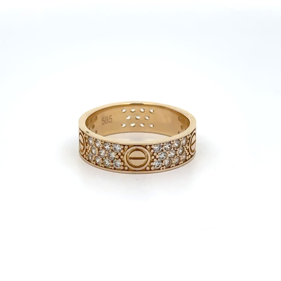 Close-up of 14k gold ring size 6 with cubic zirconia stone