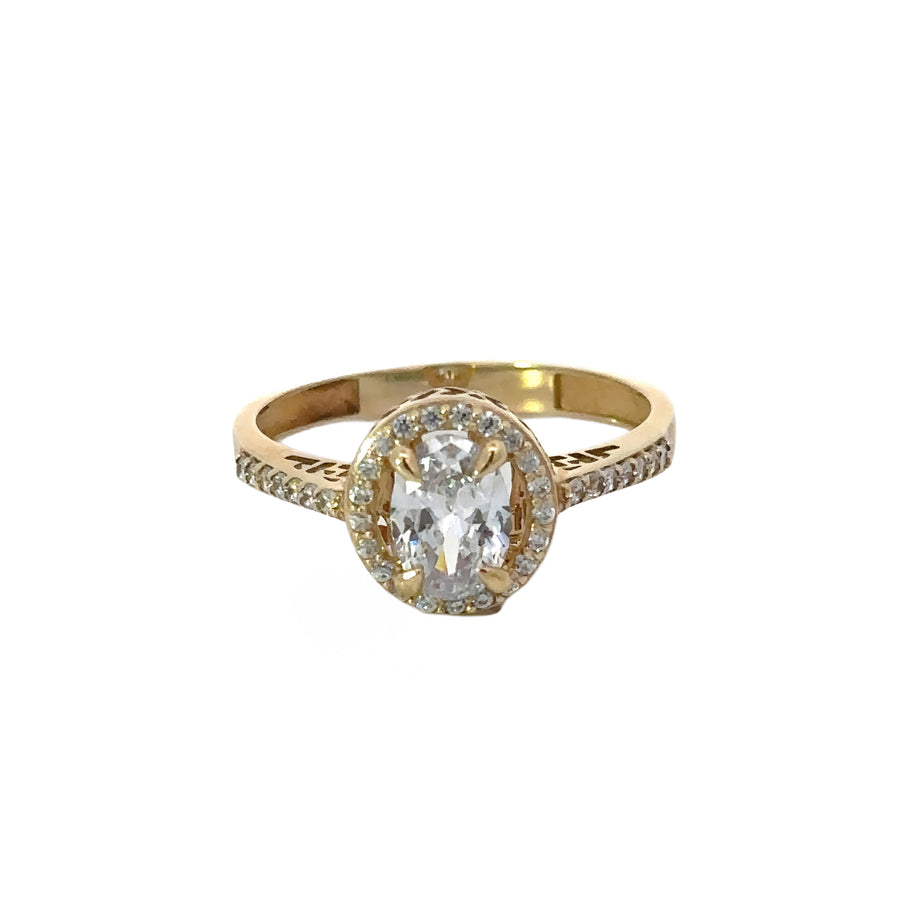 Close-up of center CZ on 14k gold ring size 7 for women