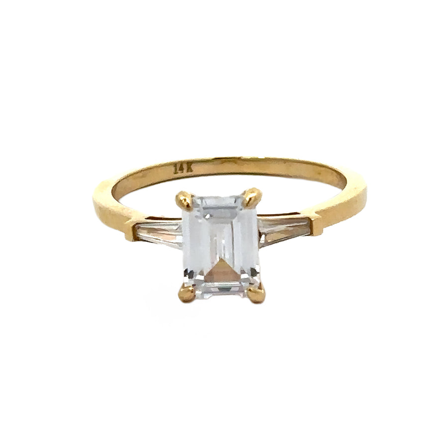 14k gold women’s ring with sparkling center stone