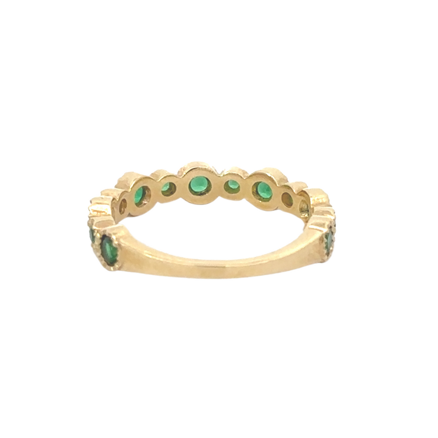 14k gold aro ring with a stunning green CZ, highlighting the lightweight and comfortable design.