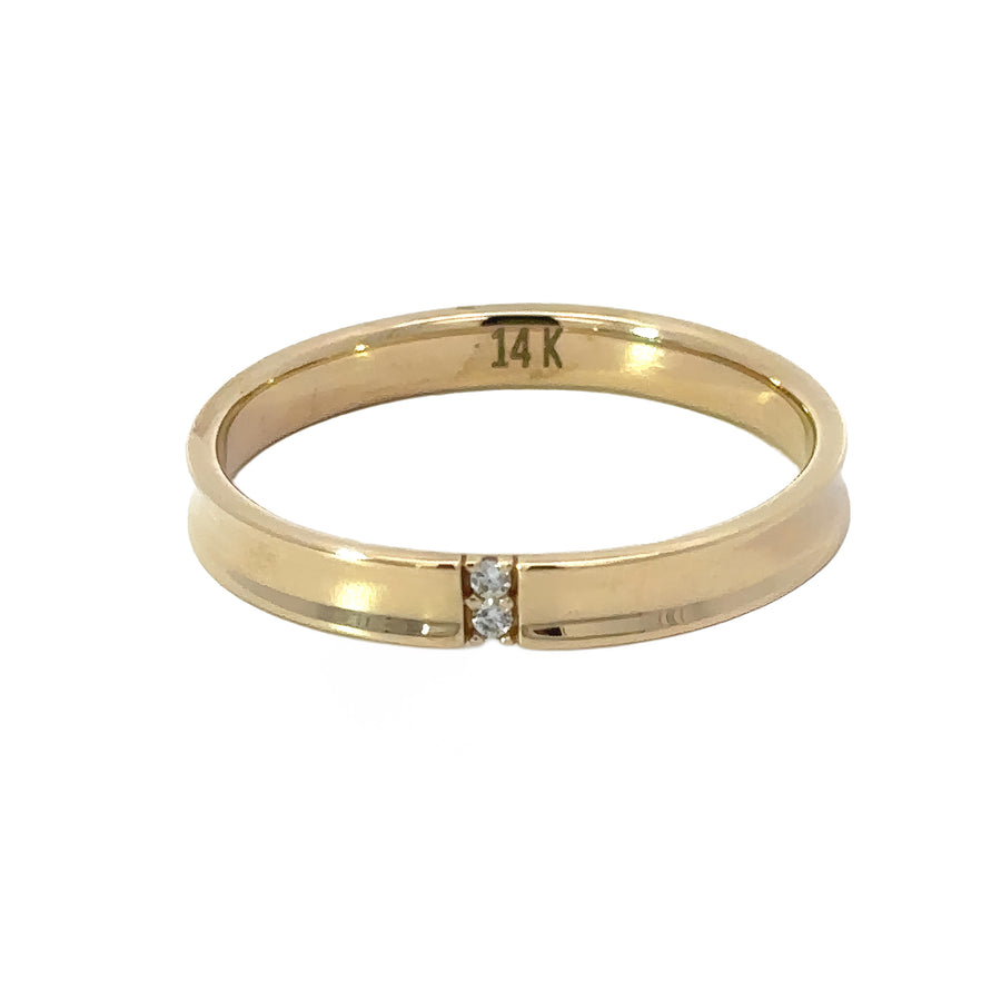 Close-up of center CZ stones on 14k gold ring