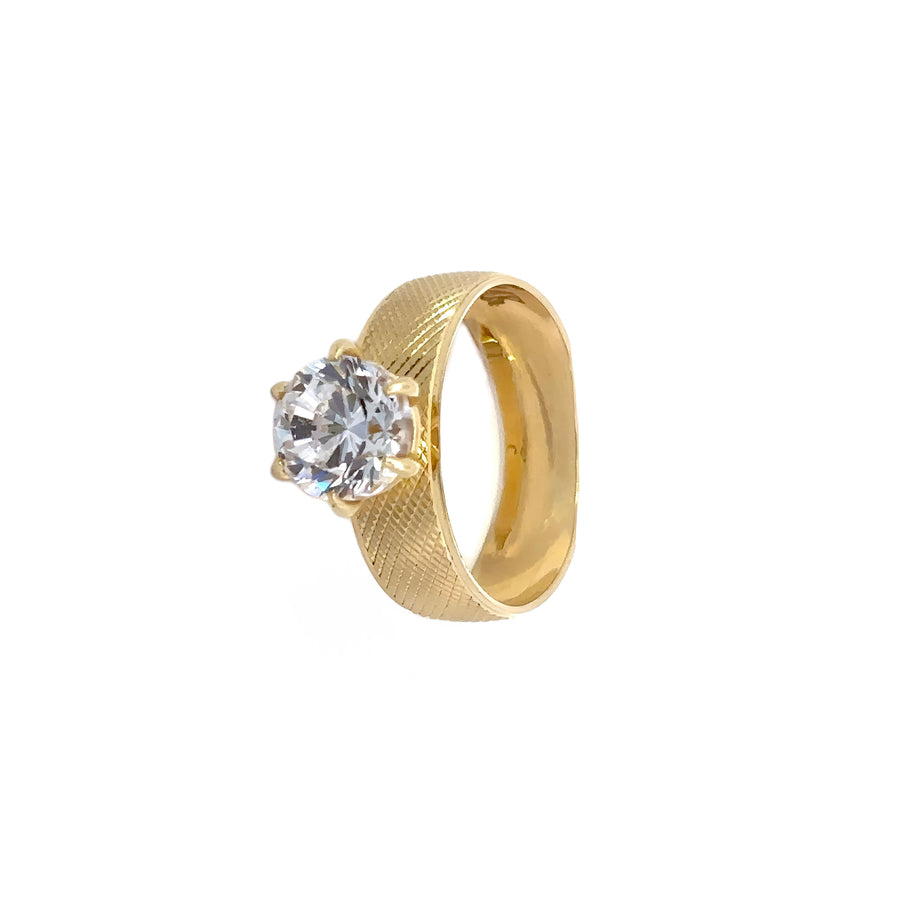 Classic women’s gold band ring in size 7