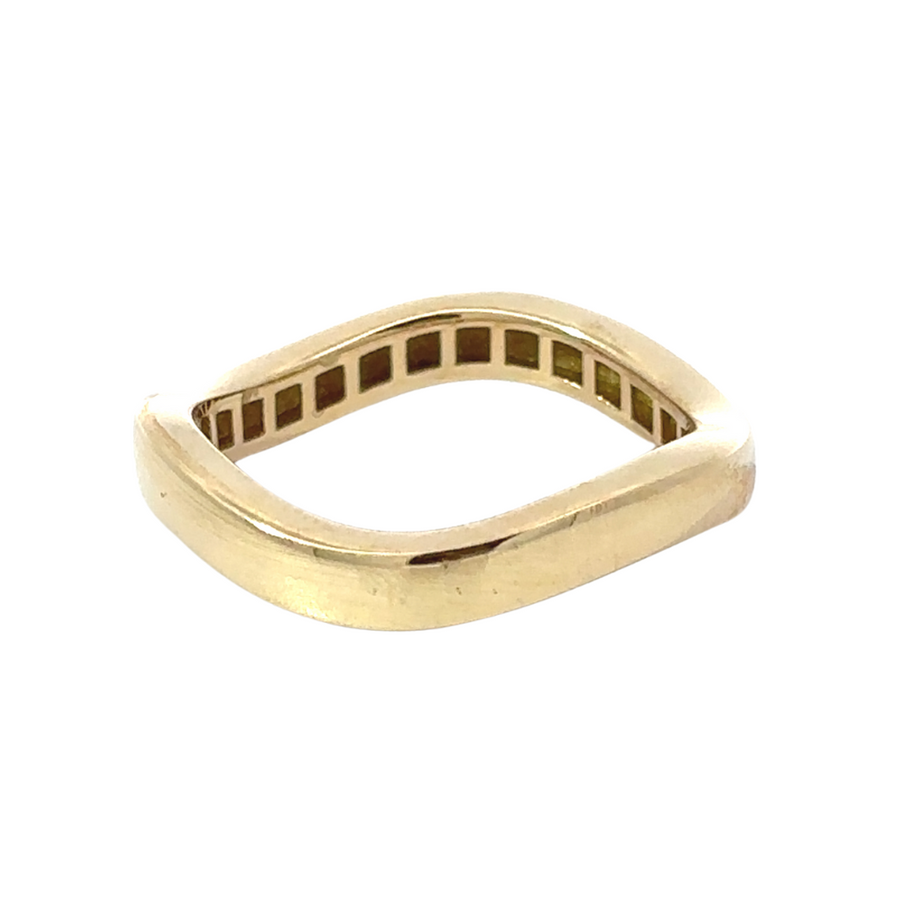 Elegant minimalist 14k gold wave ring design