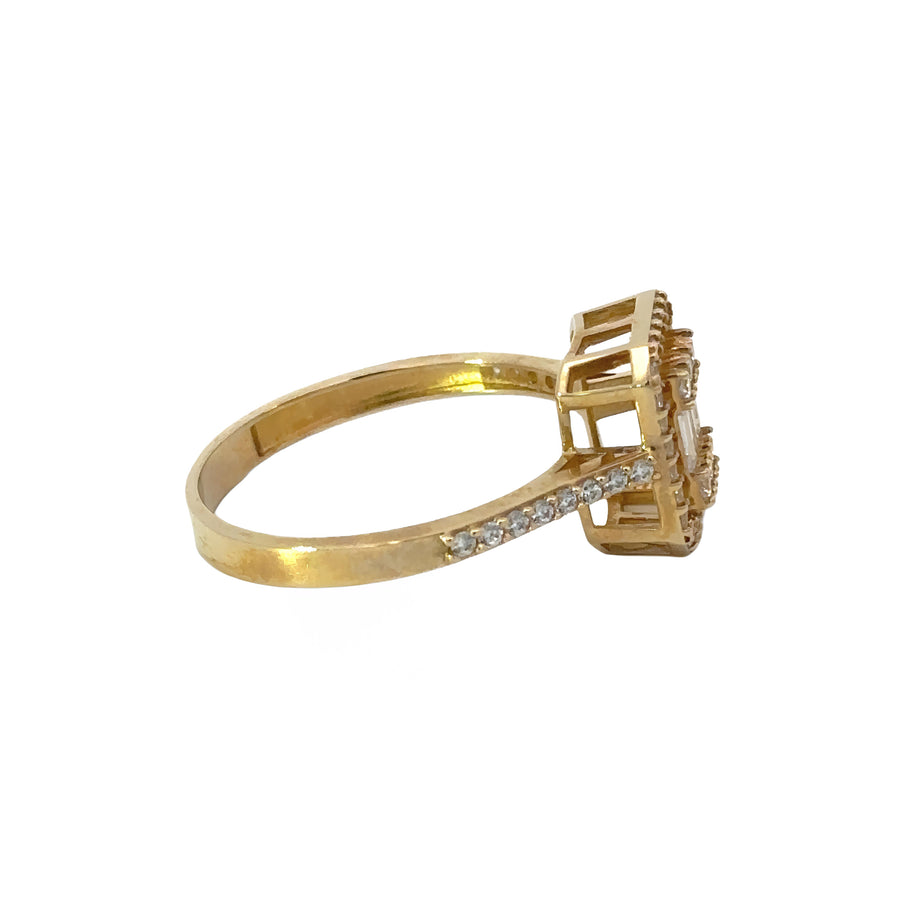 Polished 14k gold band with central solitaire gemstone