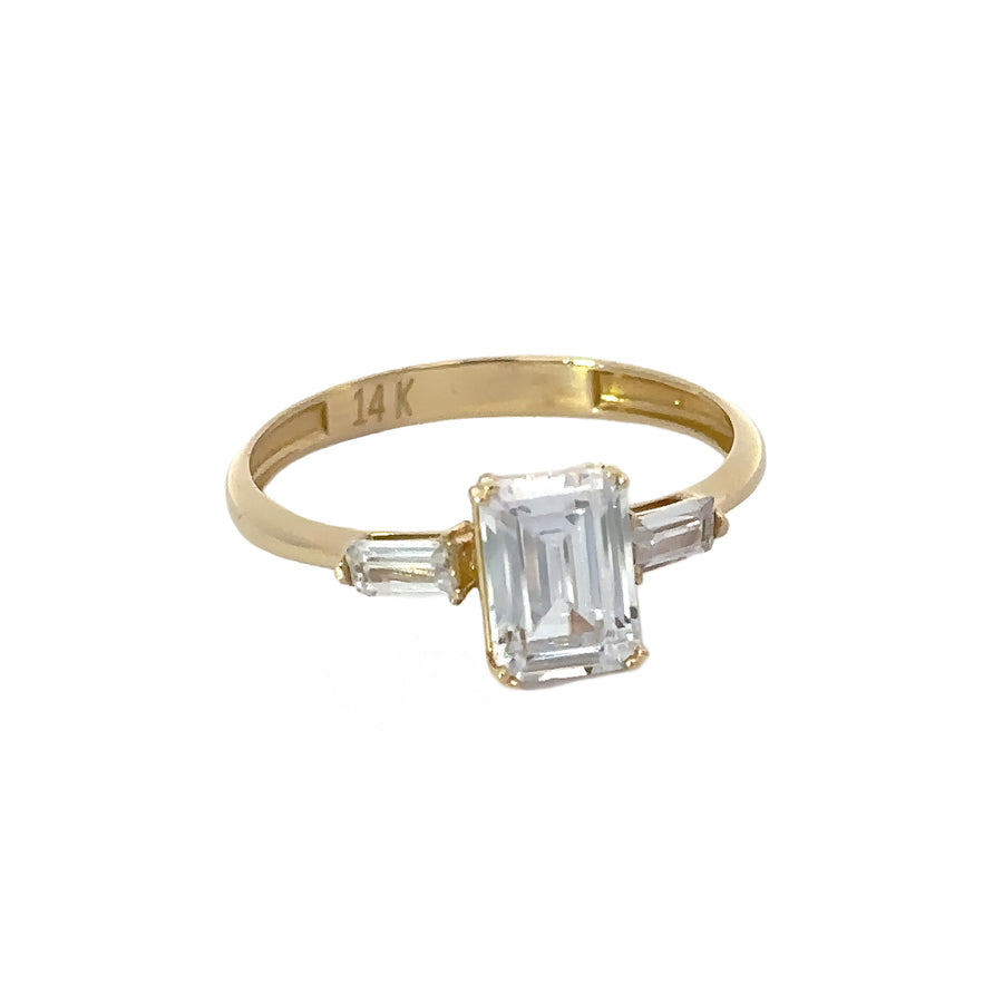 Elegant solitaire ring for women in 14k yellow gold