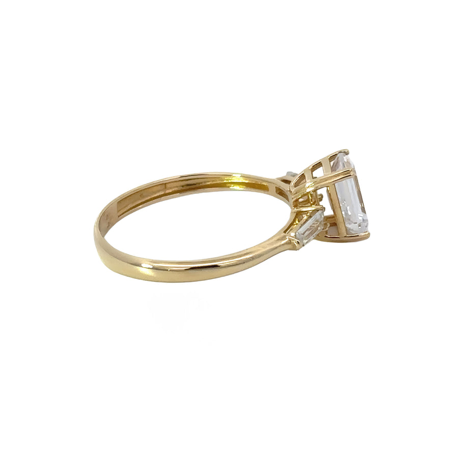 Minimalist gold band with centered solitaire stone