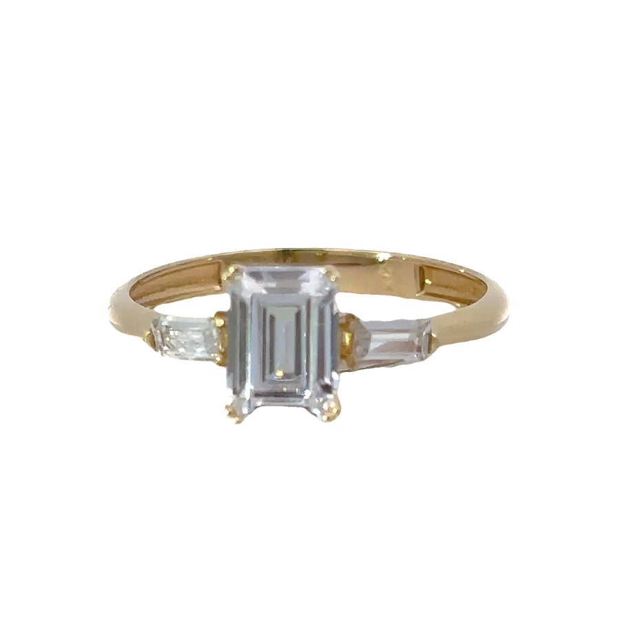 Classic women’s ring in size 6.5 with single gemstone
