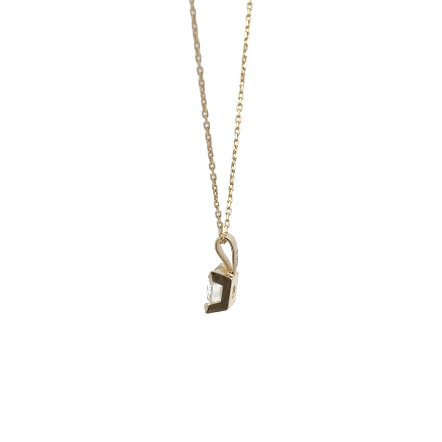 Adjustable 14k gold necklace with square pendant