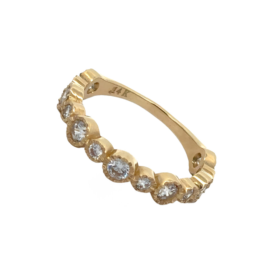 Elegant 14k gold aro ring with shimmering cubic zirconia details