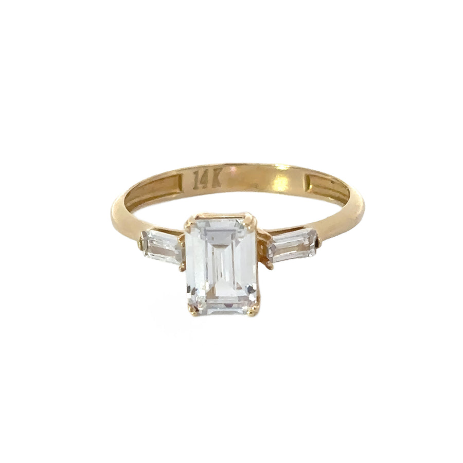 Close-up of 14k gold women’s ring size 7