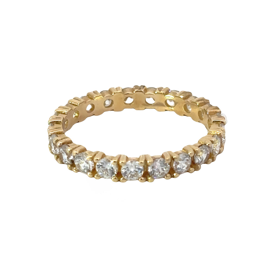 Elegant women’s ring with sparkling CZ stones and gold band