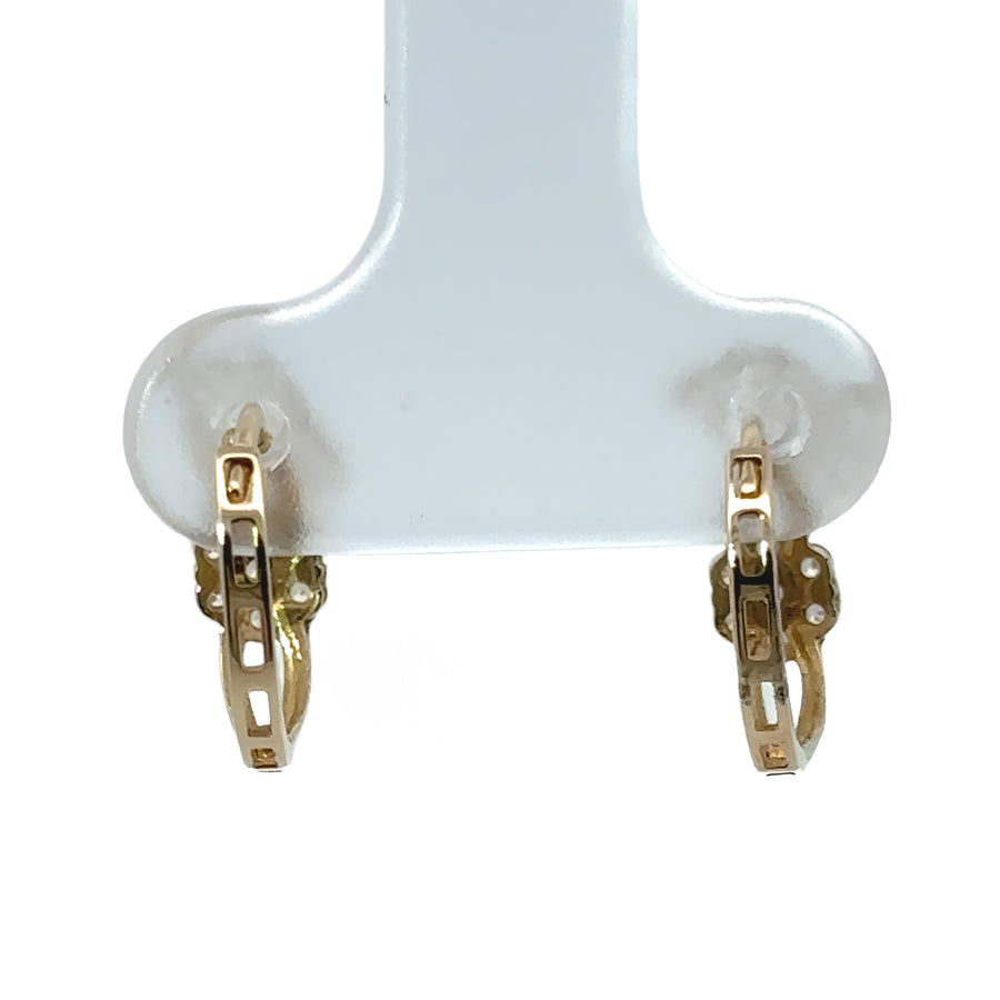 Dainty flower-shaped huggie earrings in 14k gold