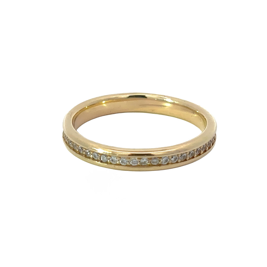 Close-up of cubic zirconia stones set in 14k gold band