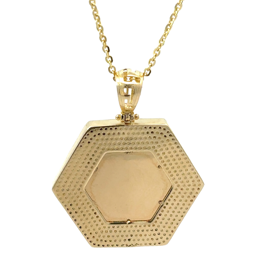 Stylish 14k men’s pendant crafted with dual gold tones