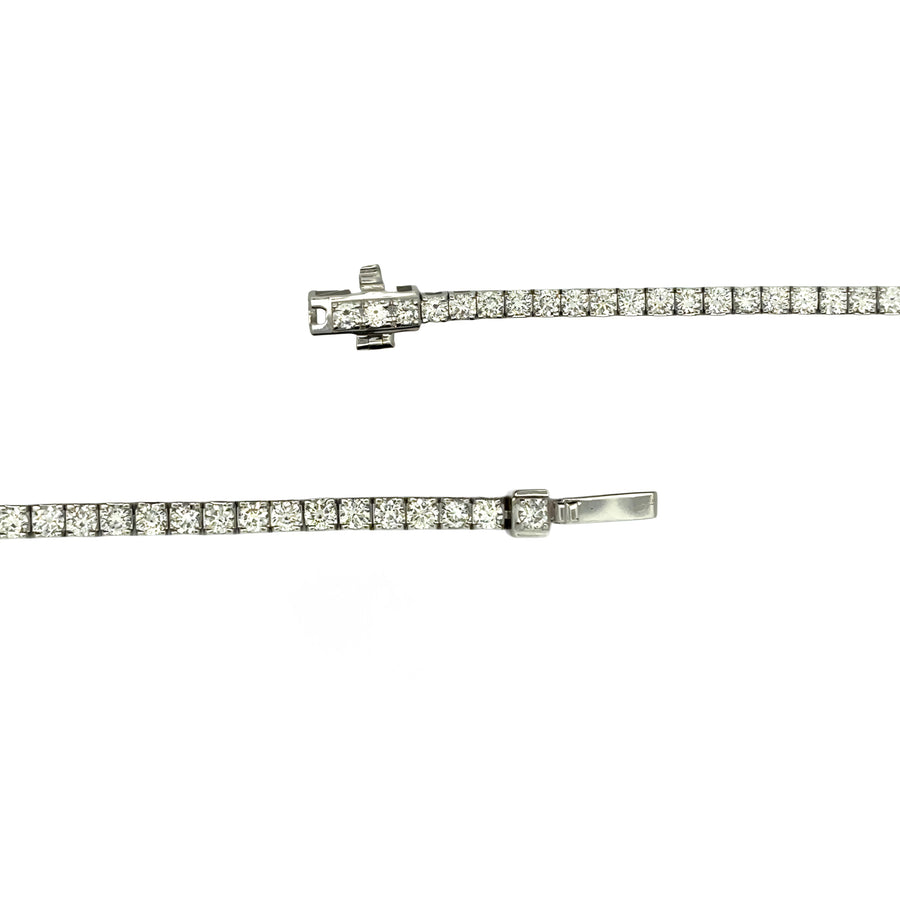 Close-up of lab diamonds set in a white gold bracelet