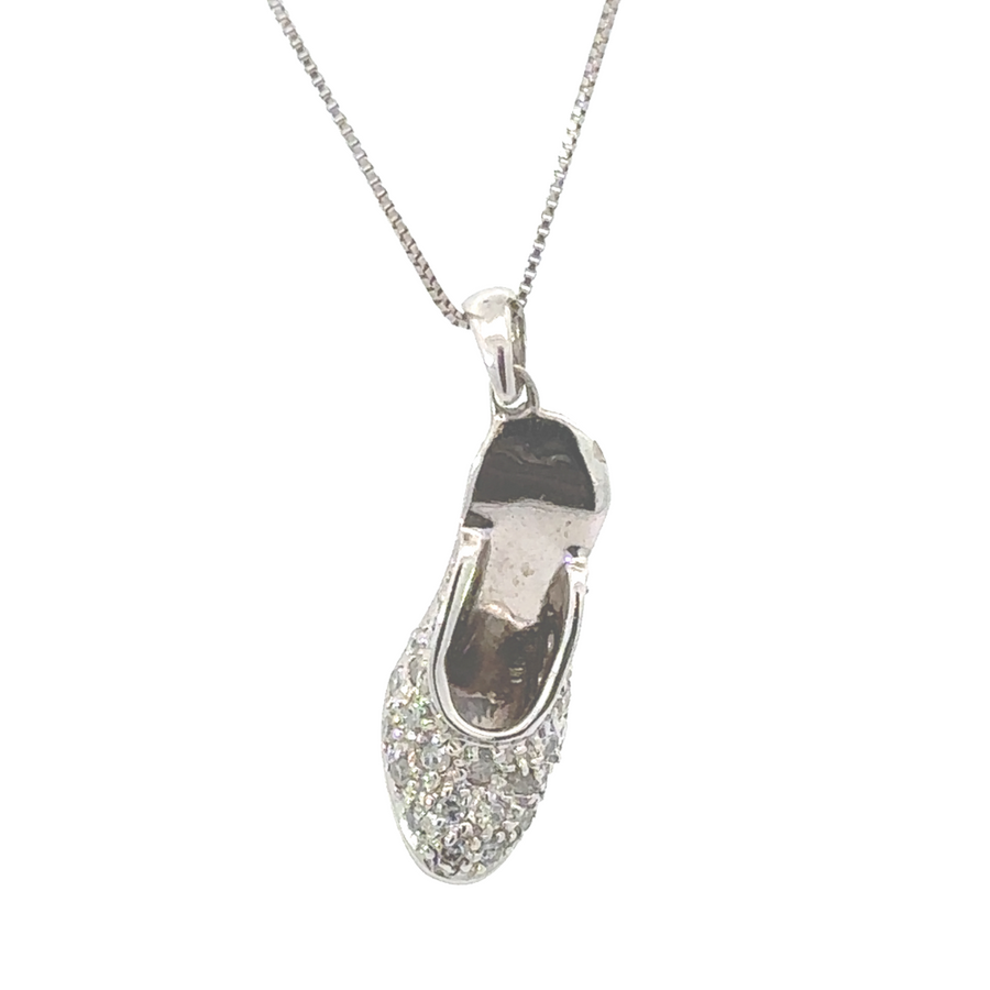 14k white gold pendant with 0.25 CT diamonds front view